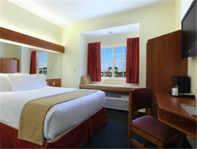 Microtel Inn & Suites By Wyndham Port Charlotte Punta Gorda Номер фото
